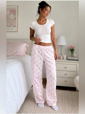 🌞Sale 3 for $15Harlow  woman’s M pj pants with cute Bear-Print